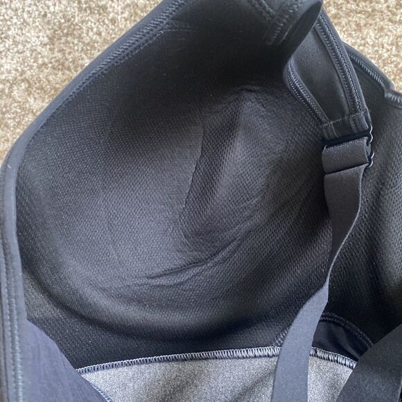 Under Armour Gray Sports Bra 38DD - Picture 5 of 8
